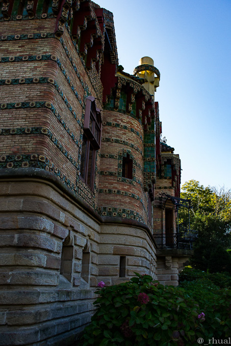 Comillas – Fantasía arquitectónica frente al Cantábrico | Rhual