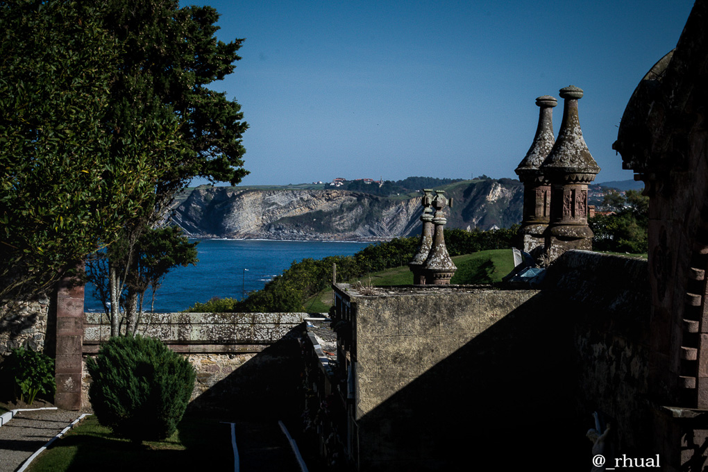 Comillas – Fantasía arquitectónica frente al Cantábrico | Rhual