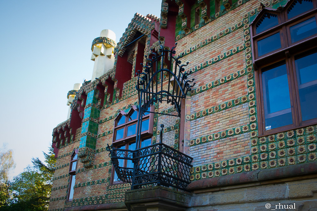 Comillas – Fantasía arquitectónica frente al Cantábrico | Rhual