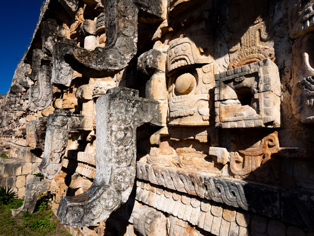 Camino arqueológico en Kabah conectado al sacbé maya
